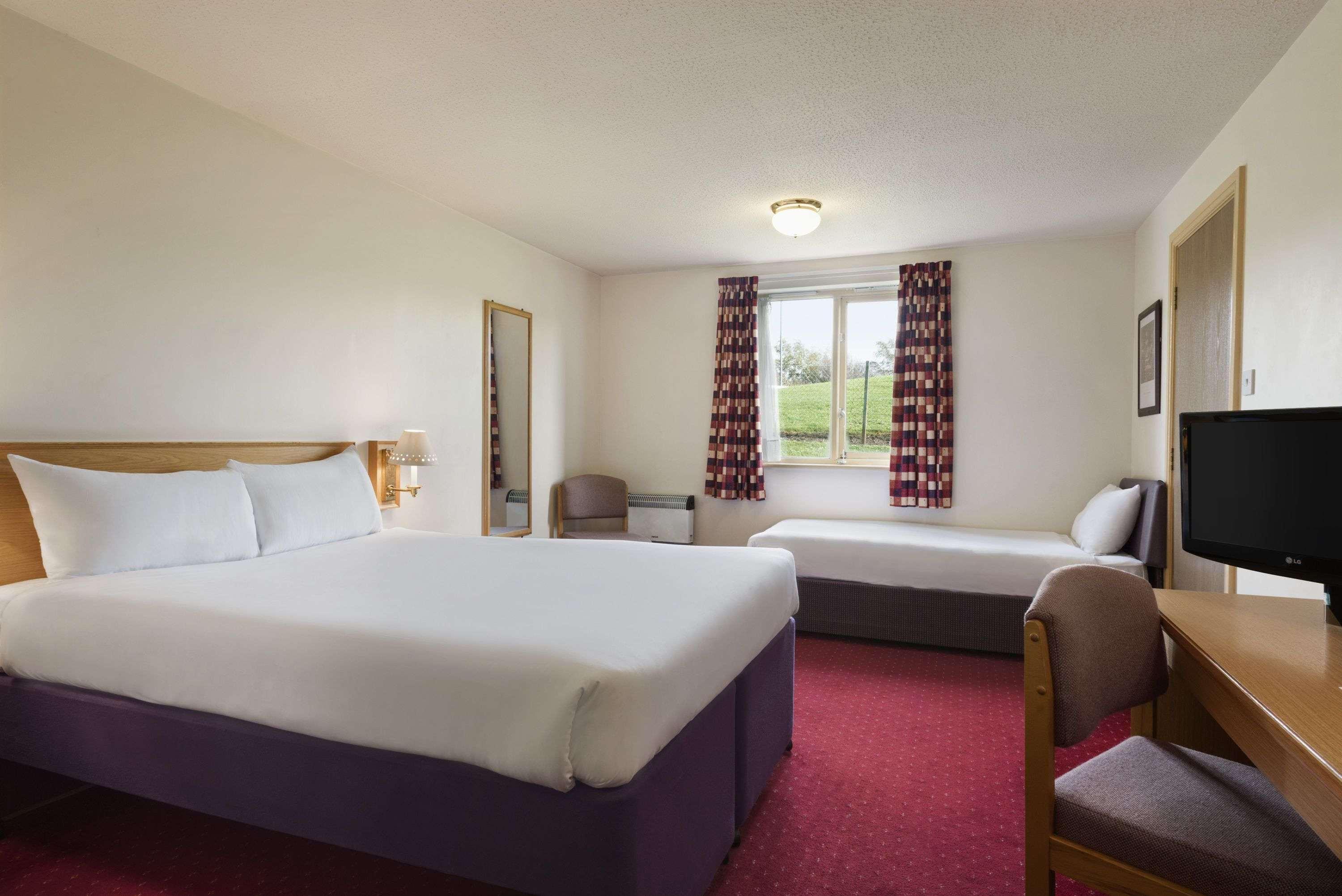 Days Inn Tewkesbury Strensham Exterior photo